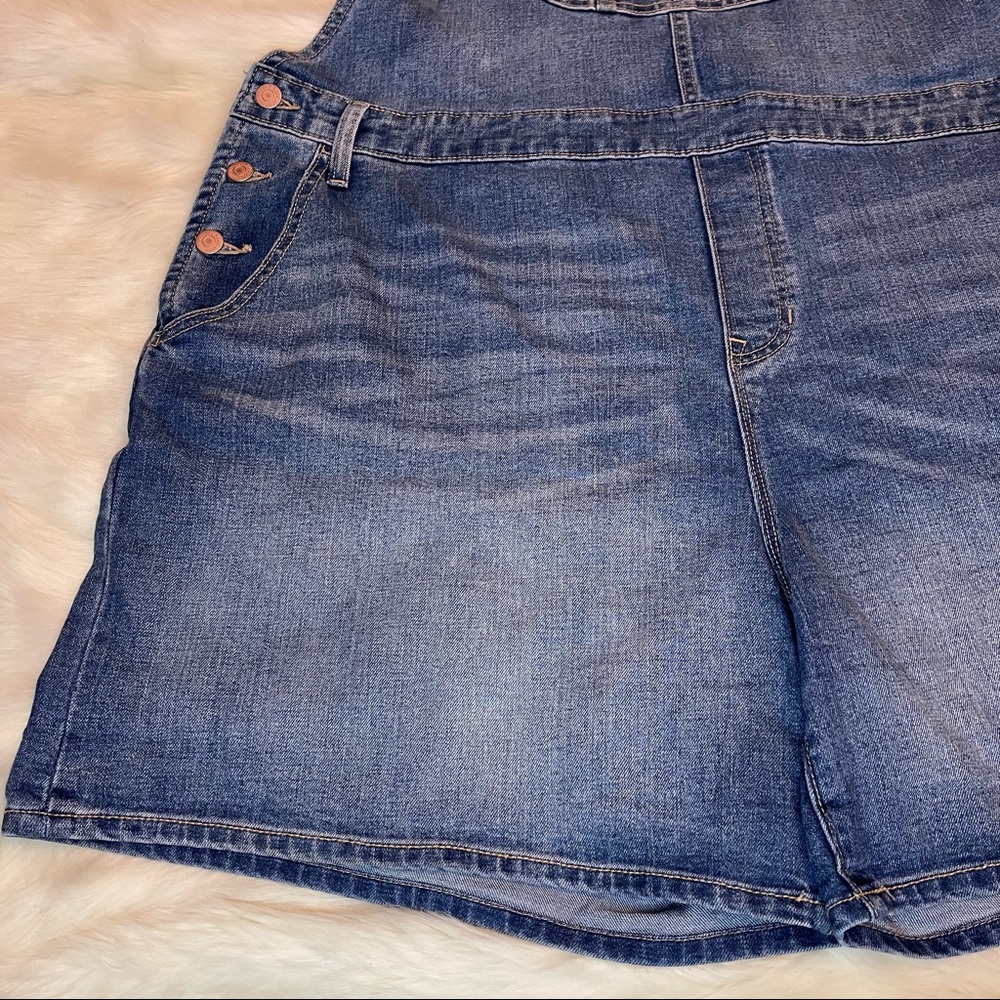 Old Navy Denim Coverall/Overall Shorts - Picture 13 of 15